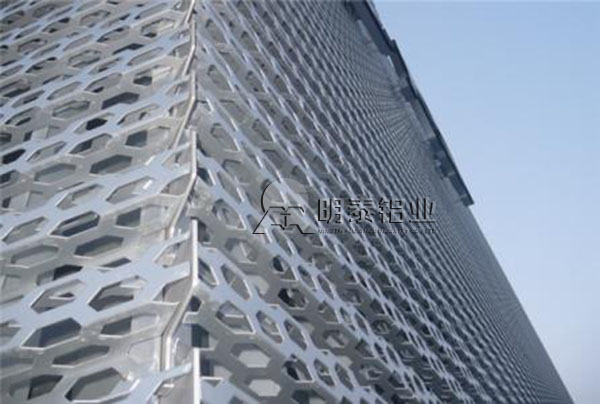 3104铝板卷在建筑行业的应用，厂家直供价格多少？