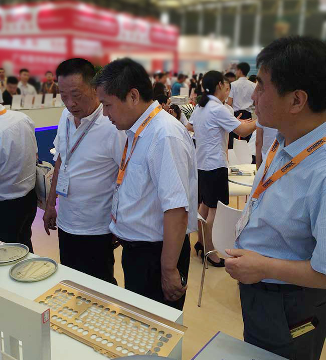 七月“情铝”，2017上海铝工业展精彩开展，领导莅临28圈加拿大铝工业展现场